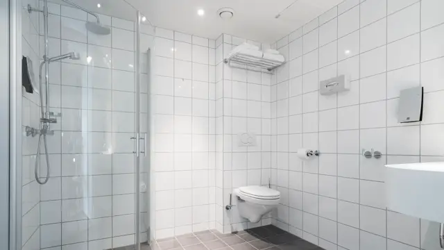 Bad med dusj i superior rom på Thon Hotel Nidaros