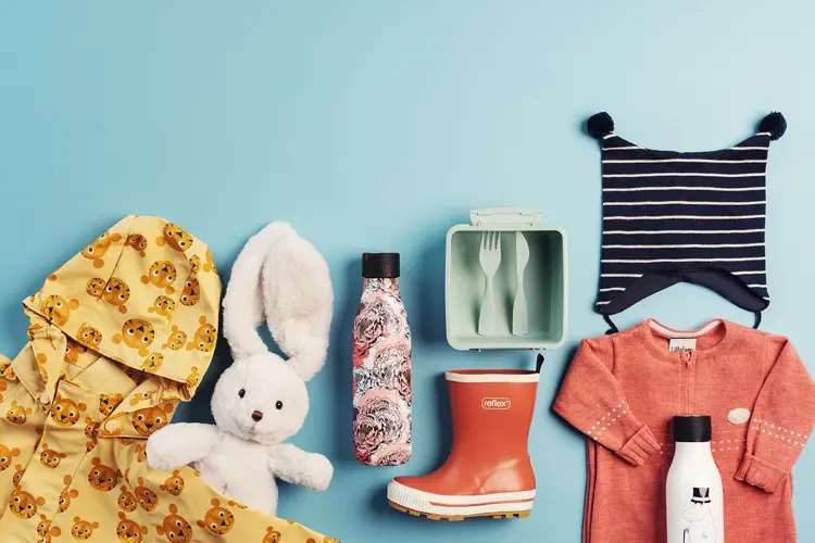 Regndress fra Reflex/Barnas Hus 699,- // Kanin fra ARK 239,- // Støvler fra Reflex/Barnas Hus 329,- // Ulldress fra Lillelam/Barnas Hus 699,- // Lue m/vindstopp fra Reflex/Barnas Hus 199,- // Flaske 500 ml fra Les Artistes/Kitch’n 399,- // Matboks 1,2 l fra Sistema/Kitch’n 129,- // Drikkeflaske fra Mummi/Kitch’n 349,-