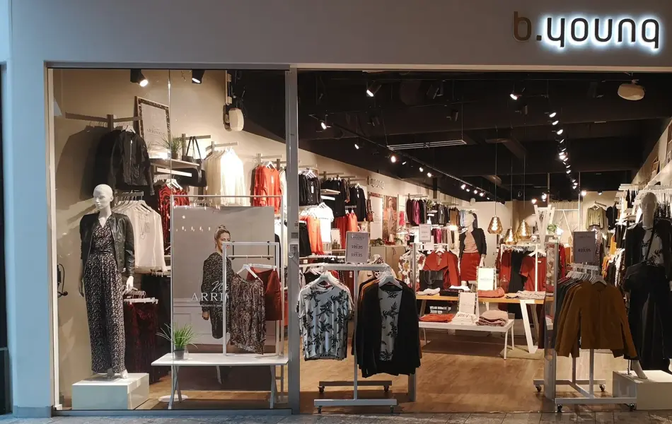 Butikkfasade av b.young på ski 