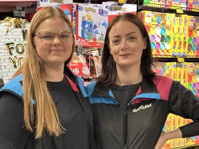 BILDE AV ANSATTE KIDS OUTLET