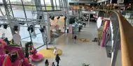 Bildet er tatt inne på kjøpesenteret Etage ved Trollhättan, og viser et utvalg av butikkene på senteret.