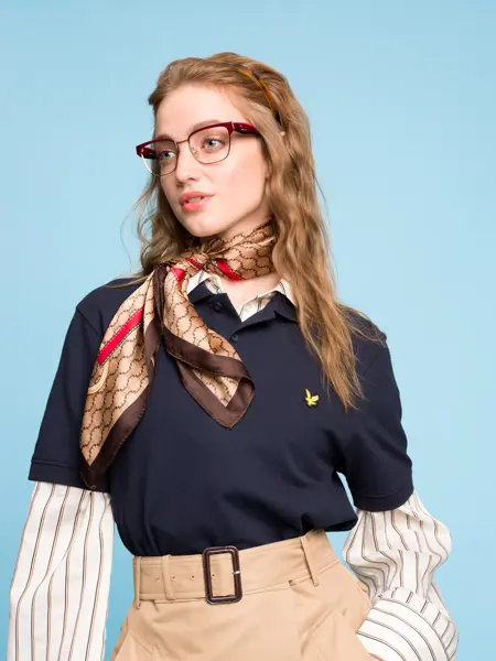 Dame som viser vårmote