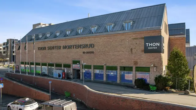 Bilde av Thon Senter Mortensrud med Thon Senter logo.