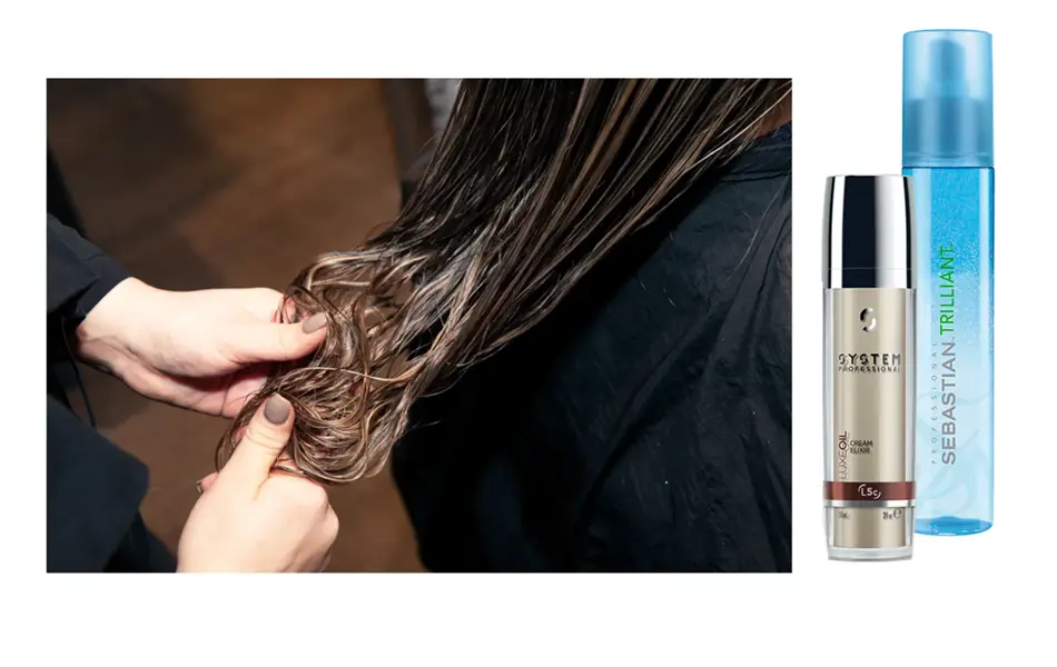 Hår kures hos frisøren