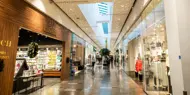 Bildet viser innendørs på på AMFI Madla med et utvalg av butikkene som finnes der.