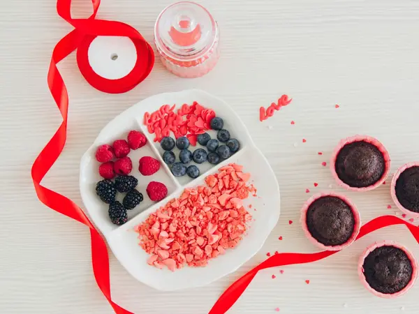 Ulike bærtyper og muffins, hvor sløyfe går gjennom