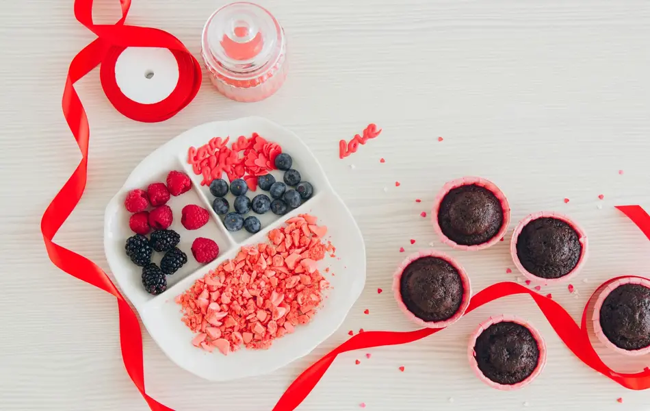 Ulike bærtyper og muffins, hvor sløyfe går gjennom