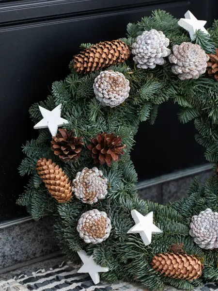 Inngangsparti med vintergrønt