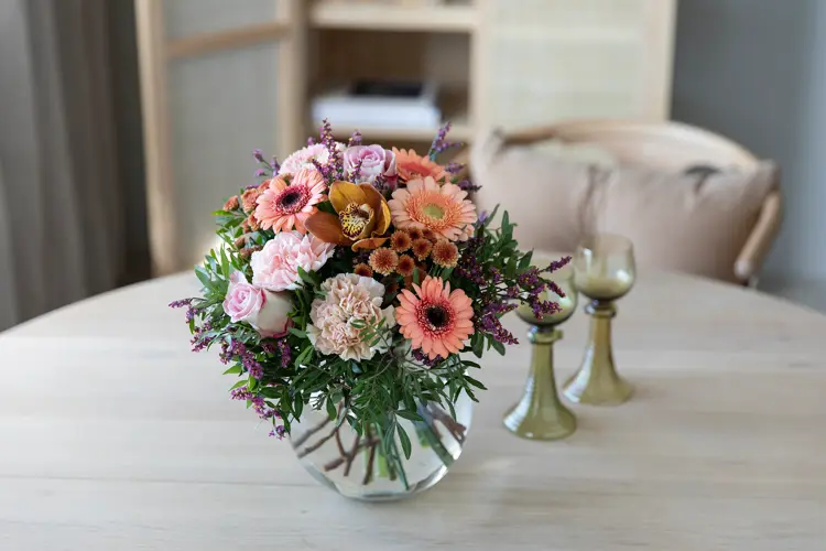 Blomster er en gave som garantert vil falle i smak både hos mamma og kjæreste.