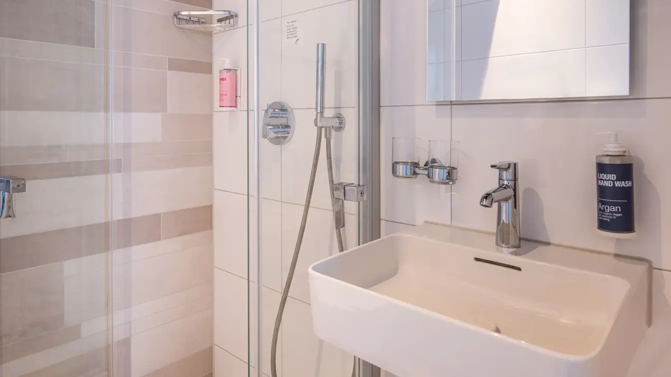 Thon_Hotel_Rotterdam_Classic_Double_Room_Bathroom