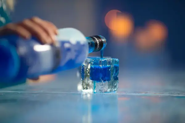 Blådrink av is på Sorrisniva Igloo Hotel