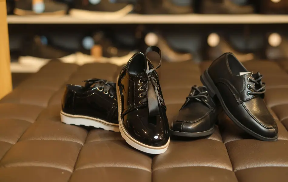 sorte lakksko fra mani