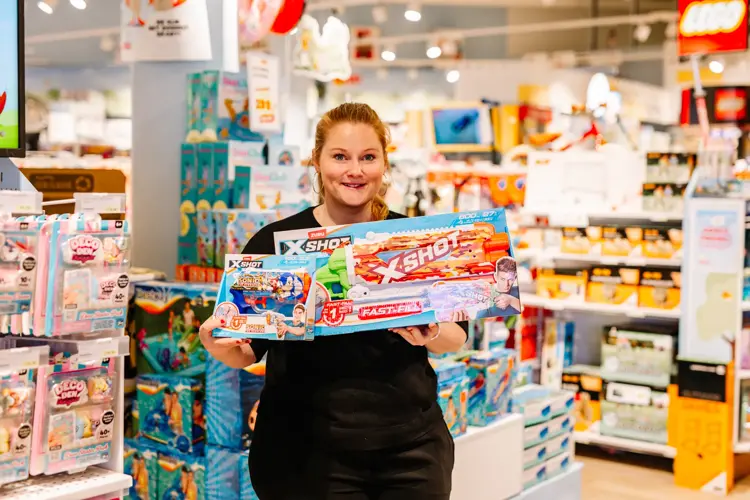 Det er sommer, det er sol og det er tid for å nyte lange dager utendørs. Vi har samlet noen tips til lekene barna vil elske i solen! 