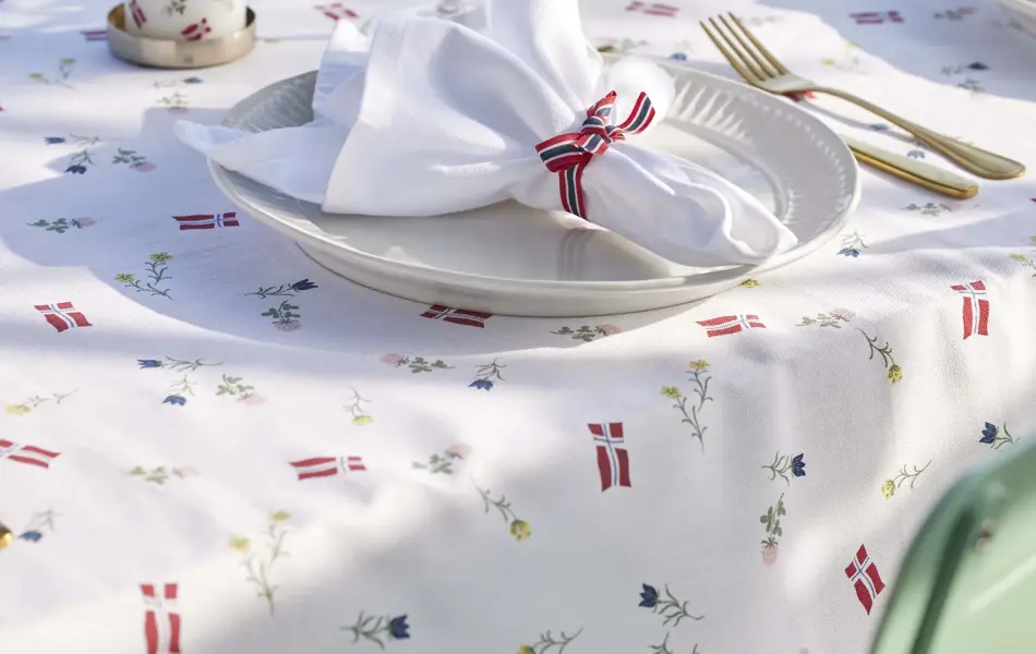 17. mai Sunnøve duk og kubbelys