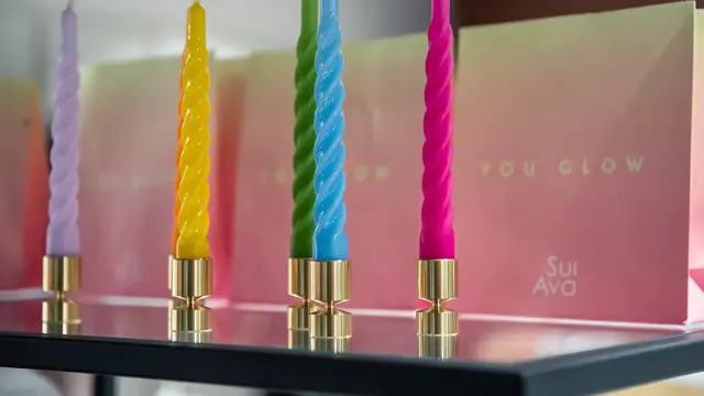 fargerike stearinlys