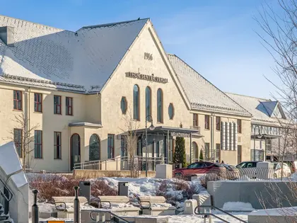 Fasadebilde av Thon Senter Verdal, inngang.