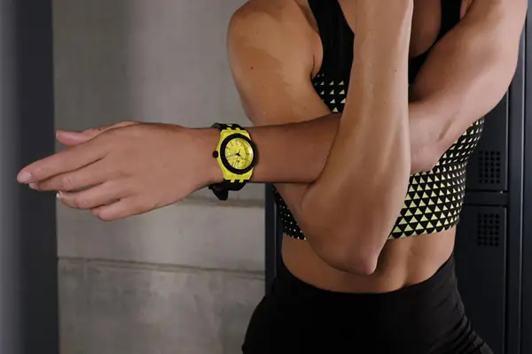 arm med sportsklokke