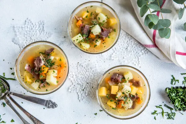 Tre skåler med suppe