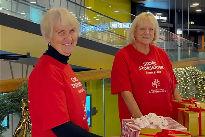 To damer fra sanitetskvinnene