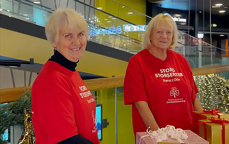To damer fra sanitetskvinnene