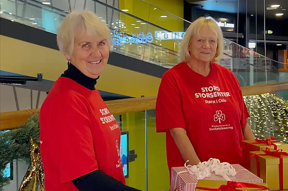 To damer fra sanitetskvinnene