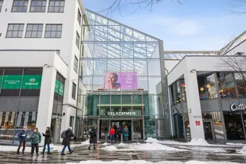Bilde av Thon Senter Bergen med Thon Senter logo.