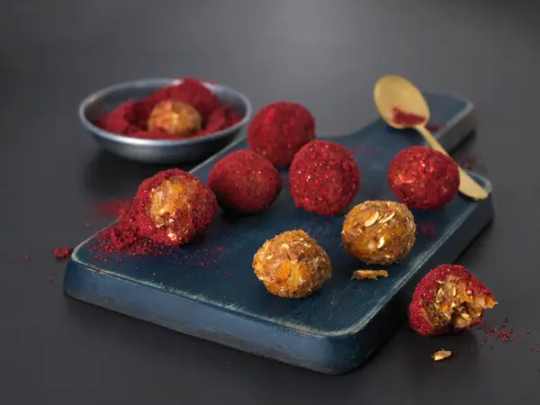 Fat med frukt- og nøttekuler 