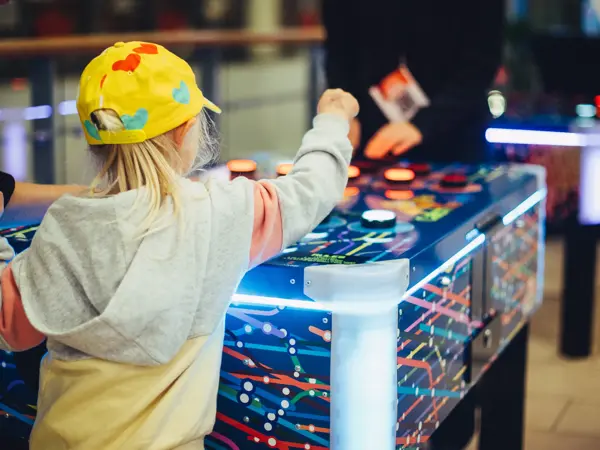 Play zone arkad med Magnet & Co
