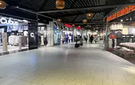 Bildet er fra kjøpesenteret Sørlandssenteret i Kristiandsand. Man ser et utvalg av butikkene på senteret.