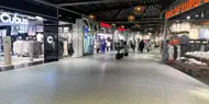 Bildet er fra kjøpesenteret Sørlandssenteret i Kristiandsand. Man ser et utvalg av butikkene på senteret.