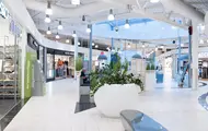 Bildet viser noen av butikkene inne på kjøpesenteret Mosseporten.