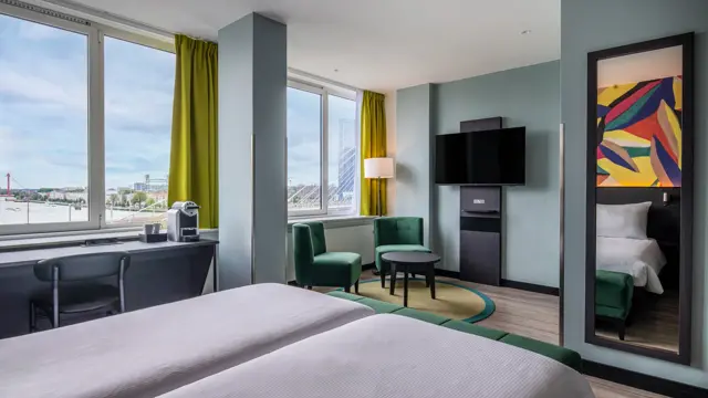 ThonHotelRotterdamSuperiorRoomRiverView