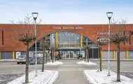 Fasadebilde av Thon Senter Borg, hovedinngang.