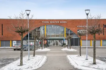 Fasadebilde av Thon Senter Borg, hovedinngang.