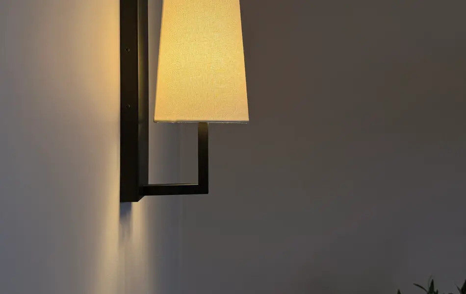 skovholt_nicola_vegglampe_1