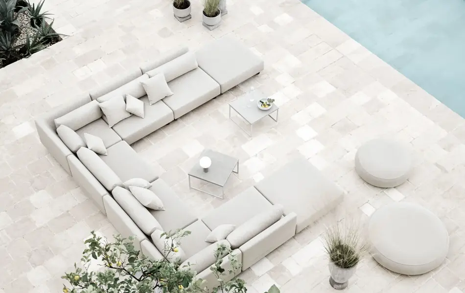 Utesofa og to puffer