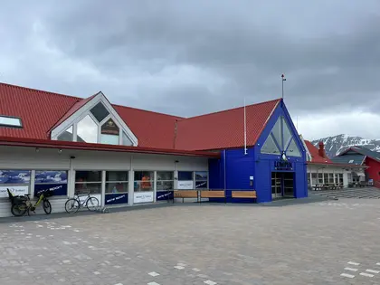 Bilde av Lompensenterets fasade, mot inngangen