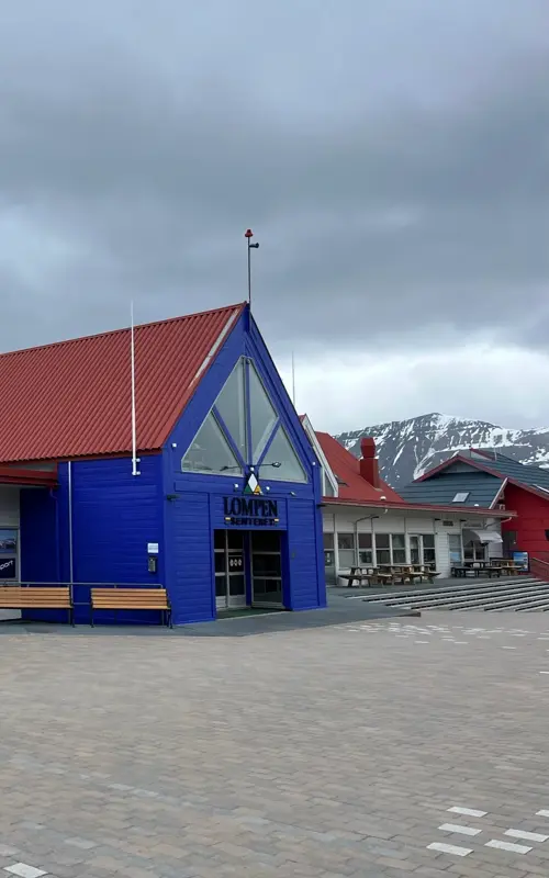 Bilde av Lompensenterets fasade, mot inngangen