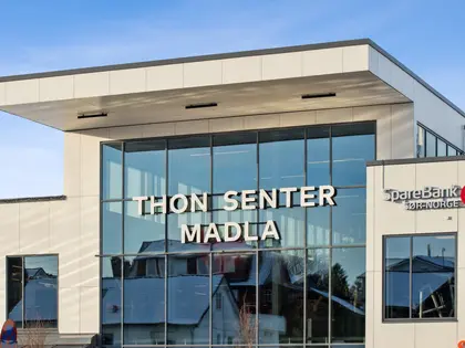 Fasadebilde av Thon Senter Madla, inngang.