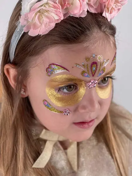 Jente med ansiktsmaling