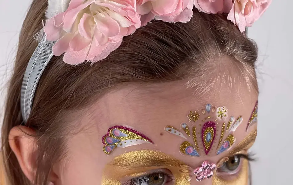 Jente med ansiktsmaling