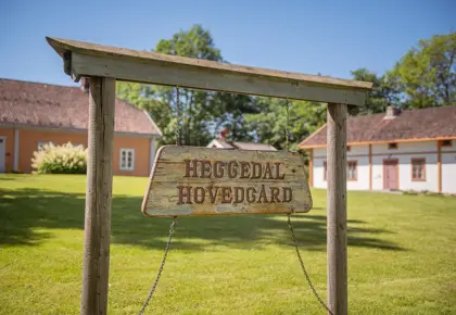 Bilde av skiltet til Heggedal Hovedgård