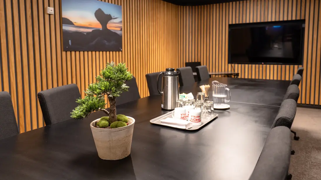 Møterom, styrebordoppsett, TV 