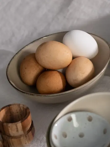 Slik dekker du påskebordet med interiør fra Sandvika Storsenter 