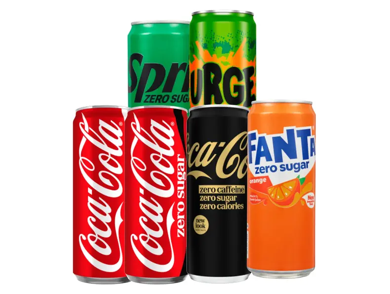 Utvalg av brusbokser fra Coca-Cola, Sprite, Urge og Fanta.