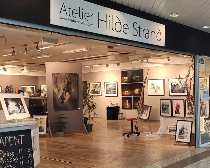 Fasade av inngangspartiet til Atelier Hilde Strand