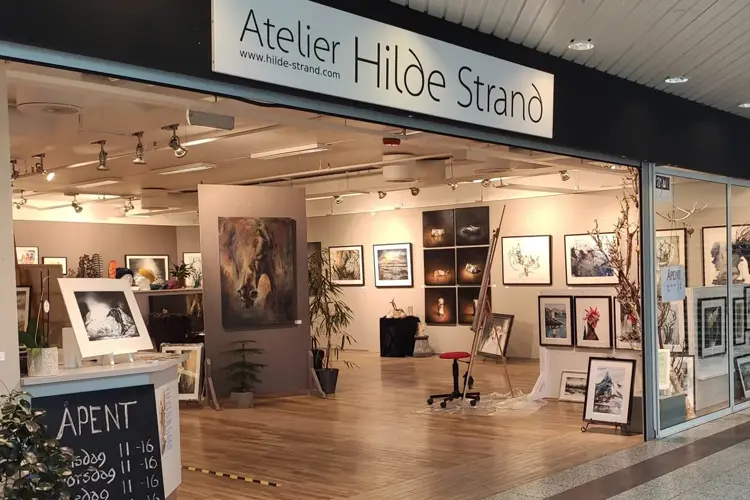 Fasade av inngangspartiet til Atelier Hilde Strand