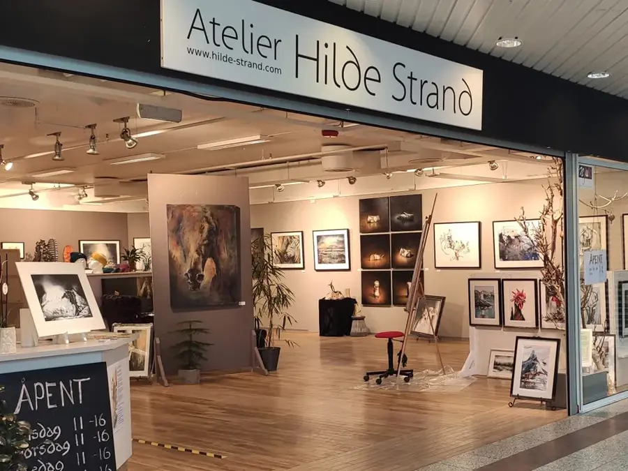 Fasade av inngangspartiet til Atelier Hilde Strand