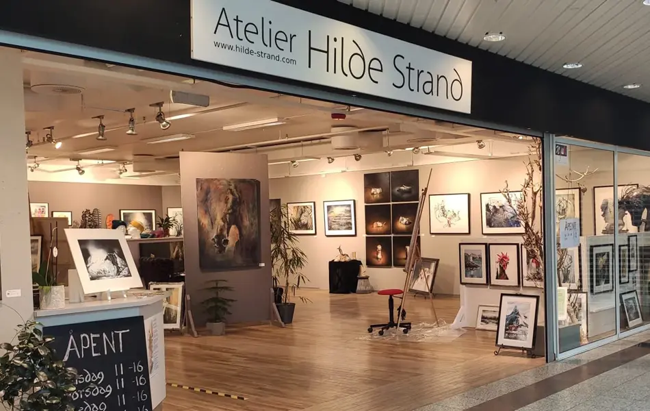 Fasade av inngangspartiet til Atelier Hilde Strand