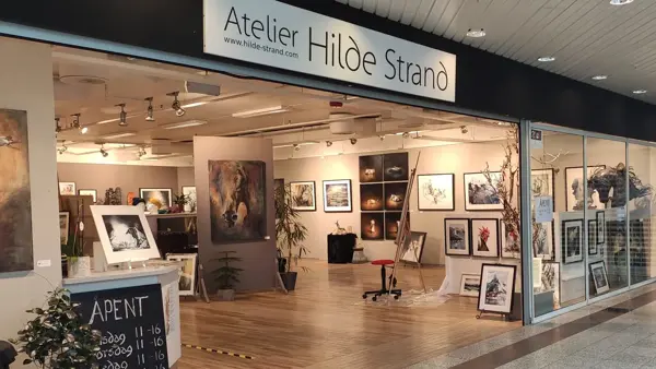 Fasade av inngangspartiet til Atelier Hilde Strand